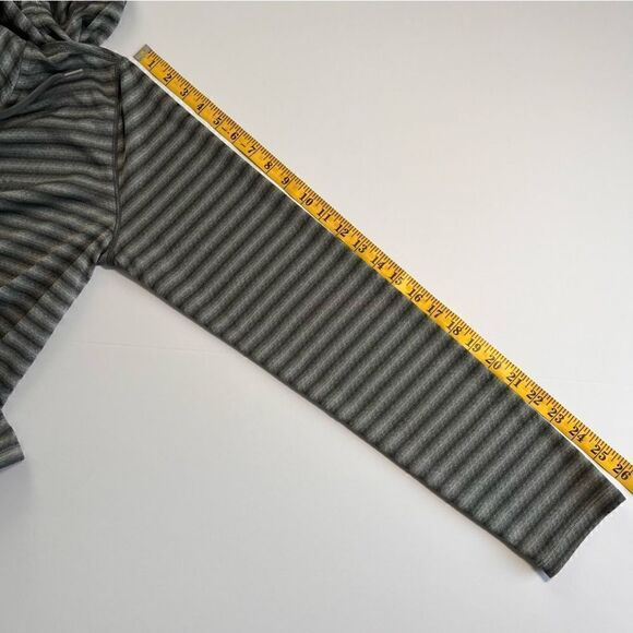 Women's Marmot Long Sleeve Baselayer Striped Hooded Top Size Small - Picture 6 of 12